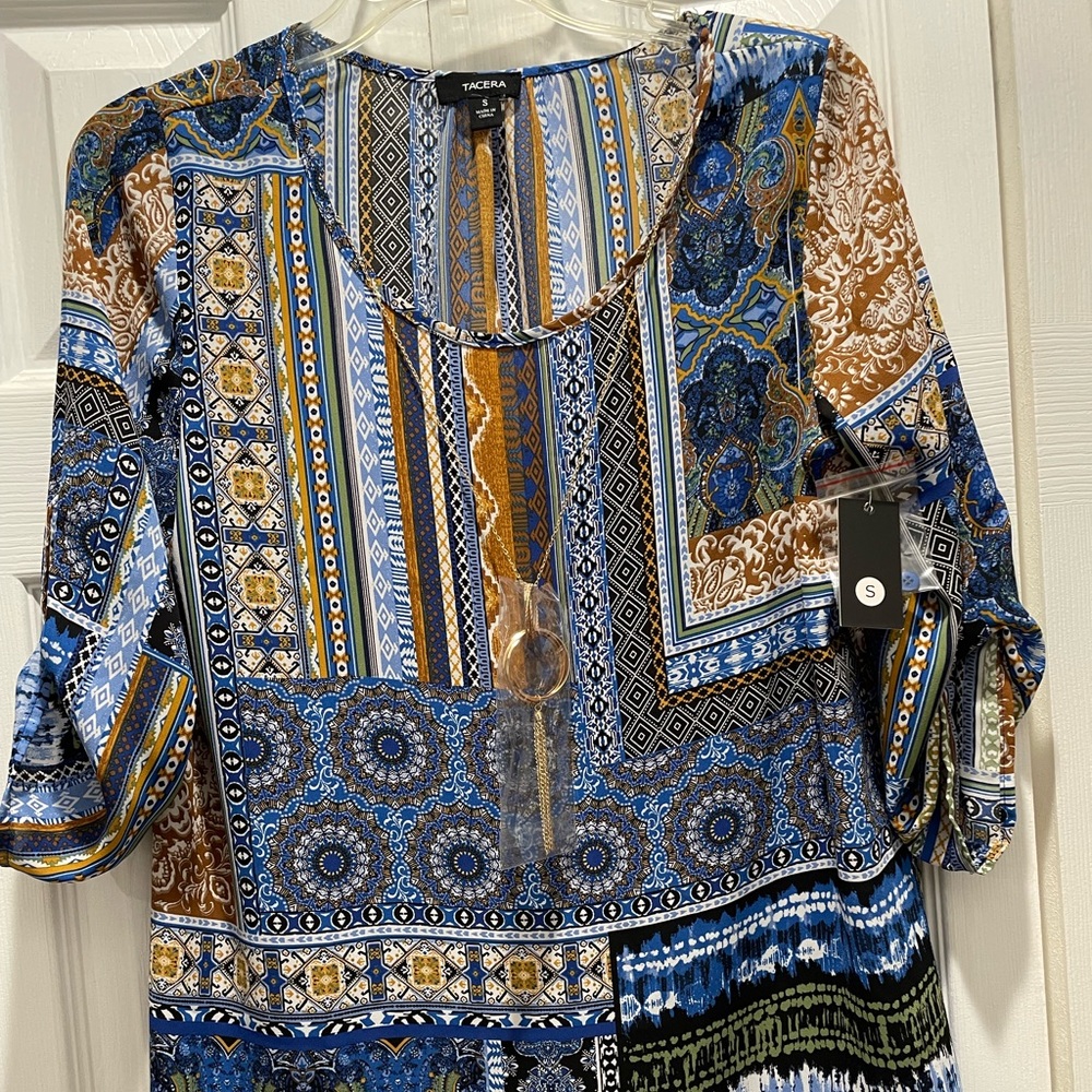 Tacera women’s printed top with attached necklace Sz S